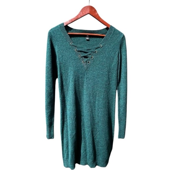 IZ Byer | Green long sleeve sweater dress lace up chest - Picture 11 of 13